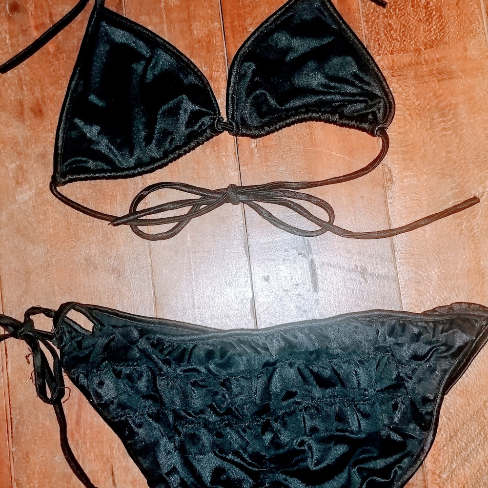 Costume - Picture 2 of 2
